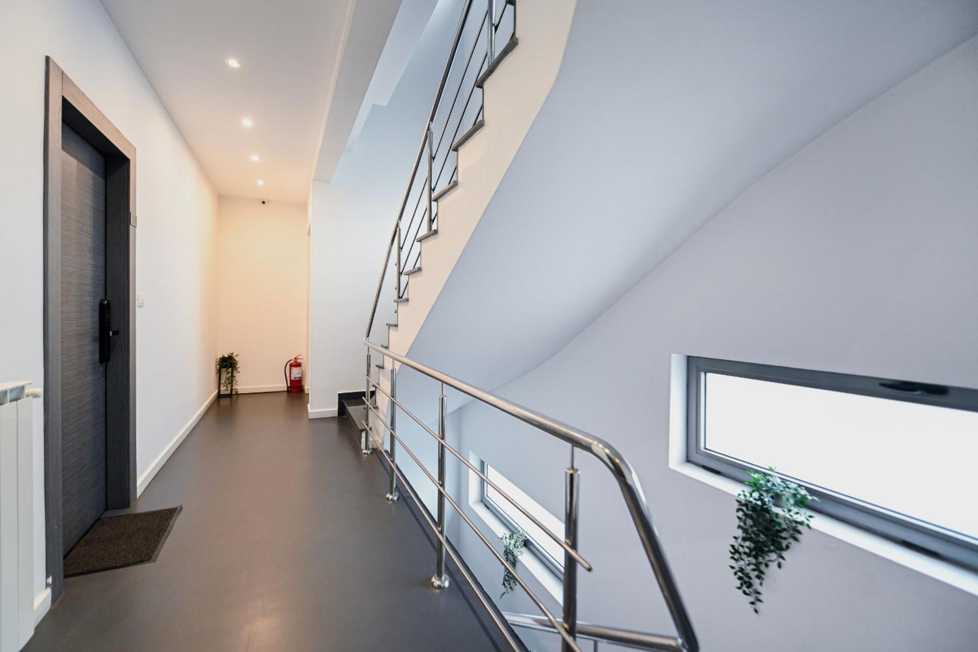 Urban Elegance - Stylish Central Accommodation Бухарест Экстерьер фото