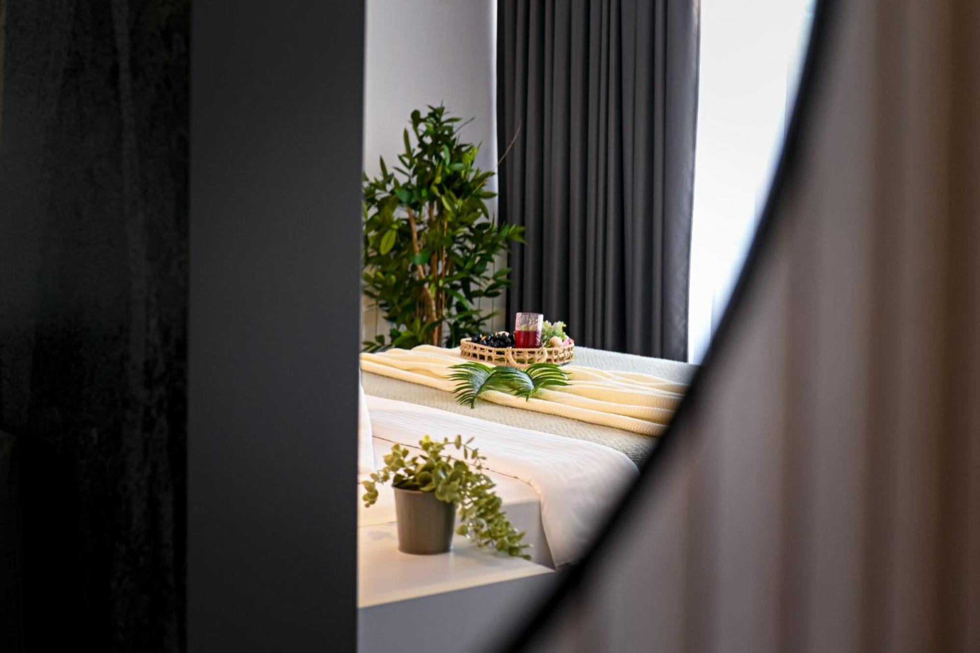 Urban Elegance - Stylish Central Accommodation Бухарест Номер фото