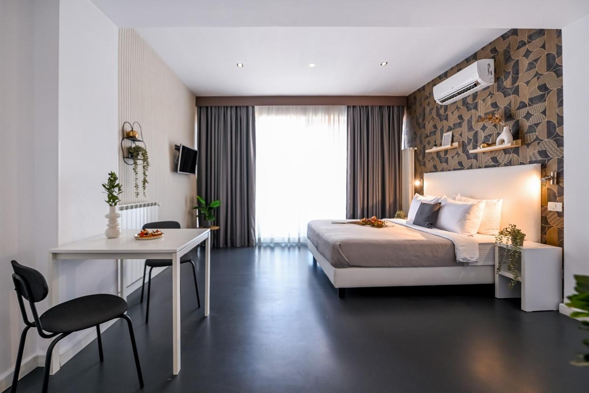 Urban Elegance - Stylish Central Accommodation Бухарест Номер фото