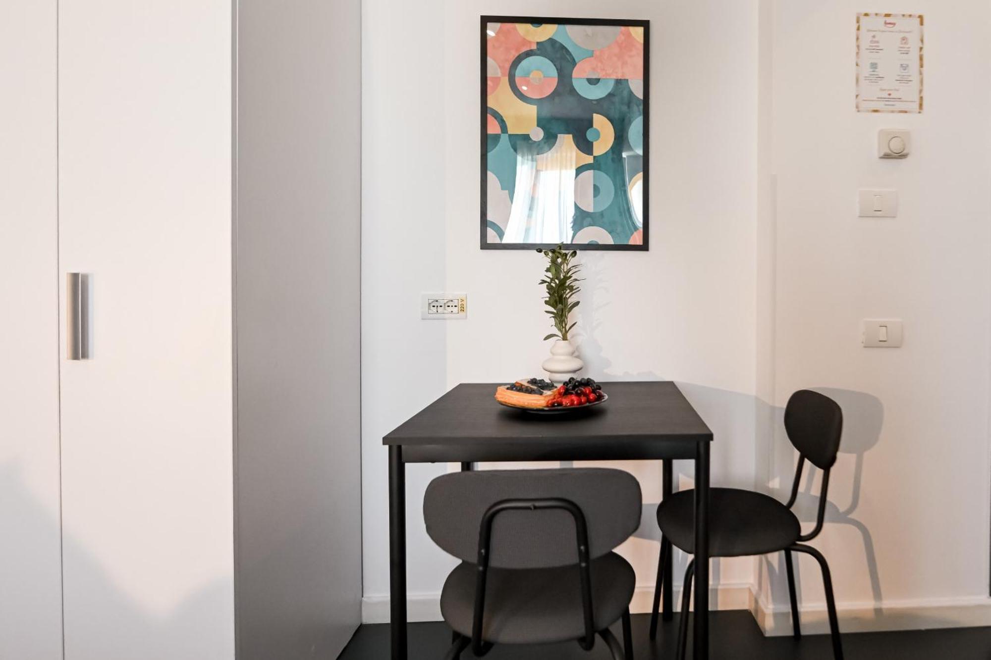 Urban Elegance - Stylish Central Accommodation Бухарест Номер фото