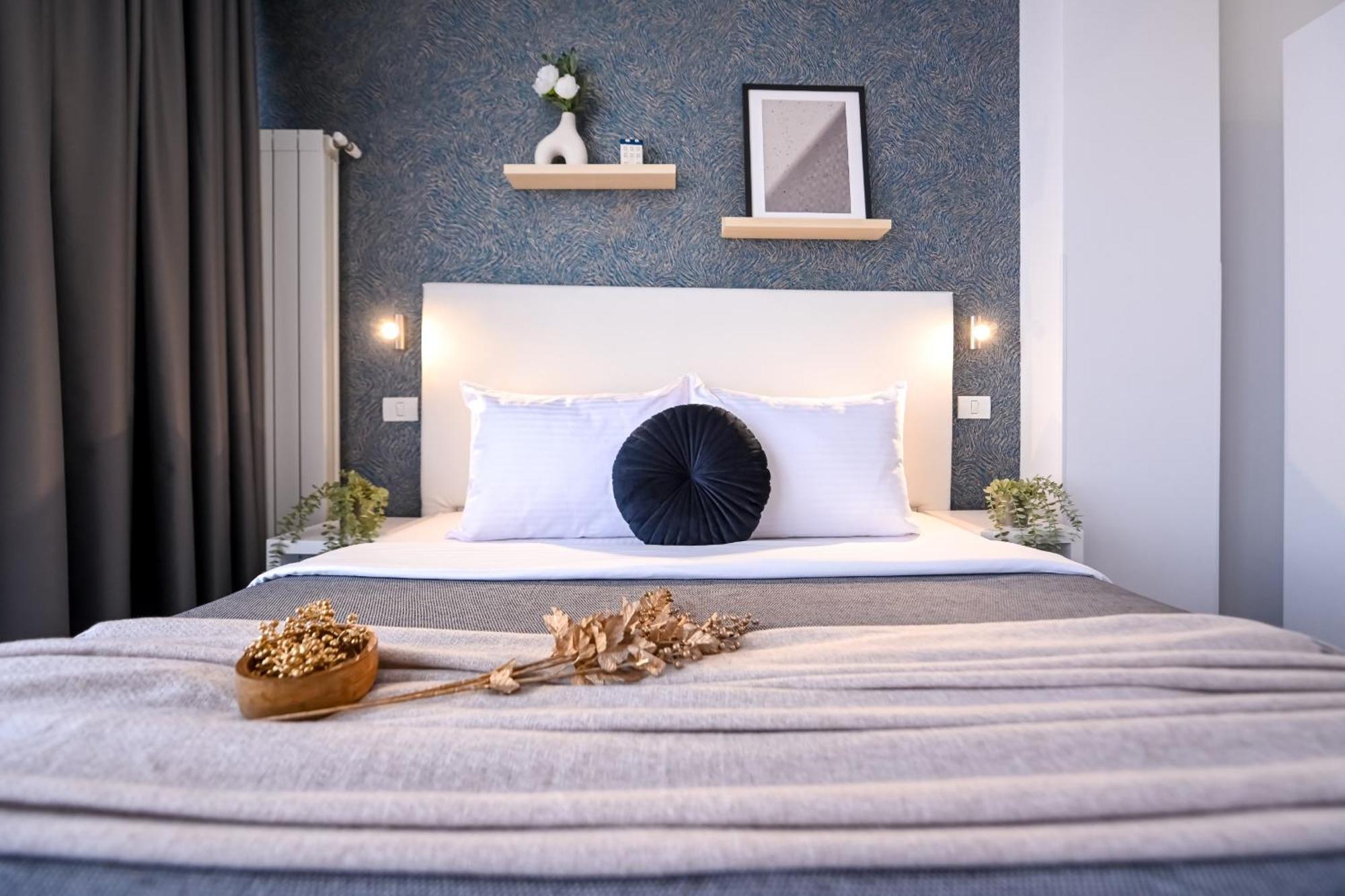 Urban Elegance - Stylish Central Accommodation Бухарест Номер фото