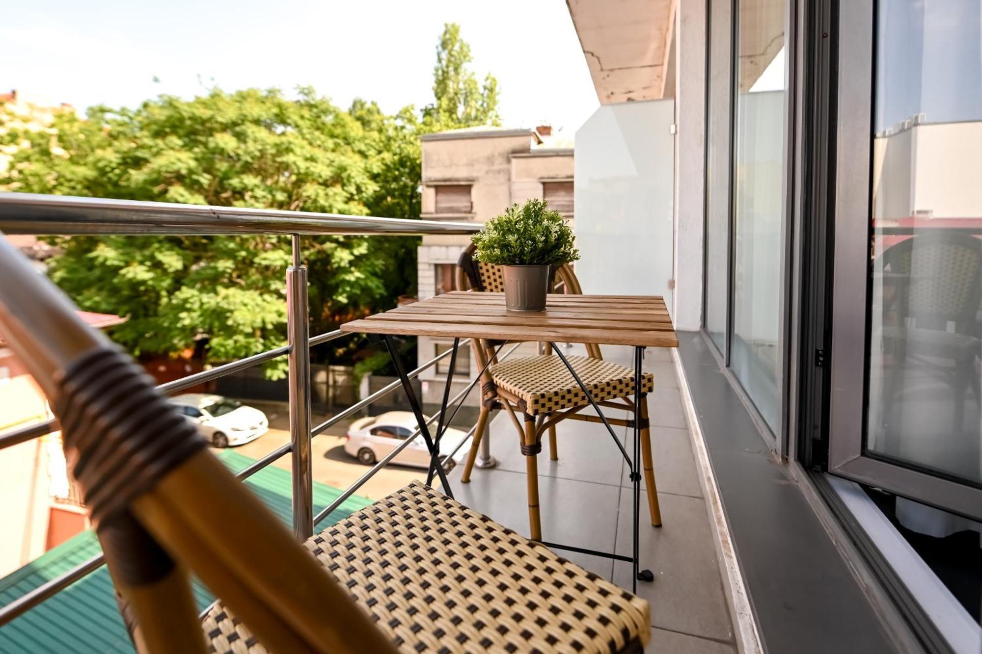 Urban Elegance - Stylish Central Accommodation Бухарест Номер фото