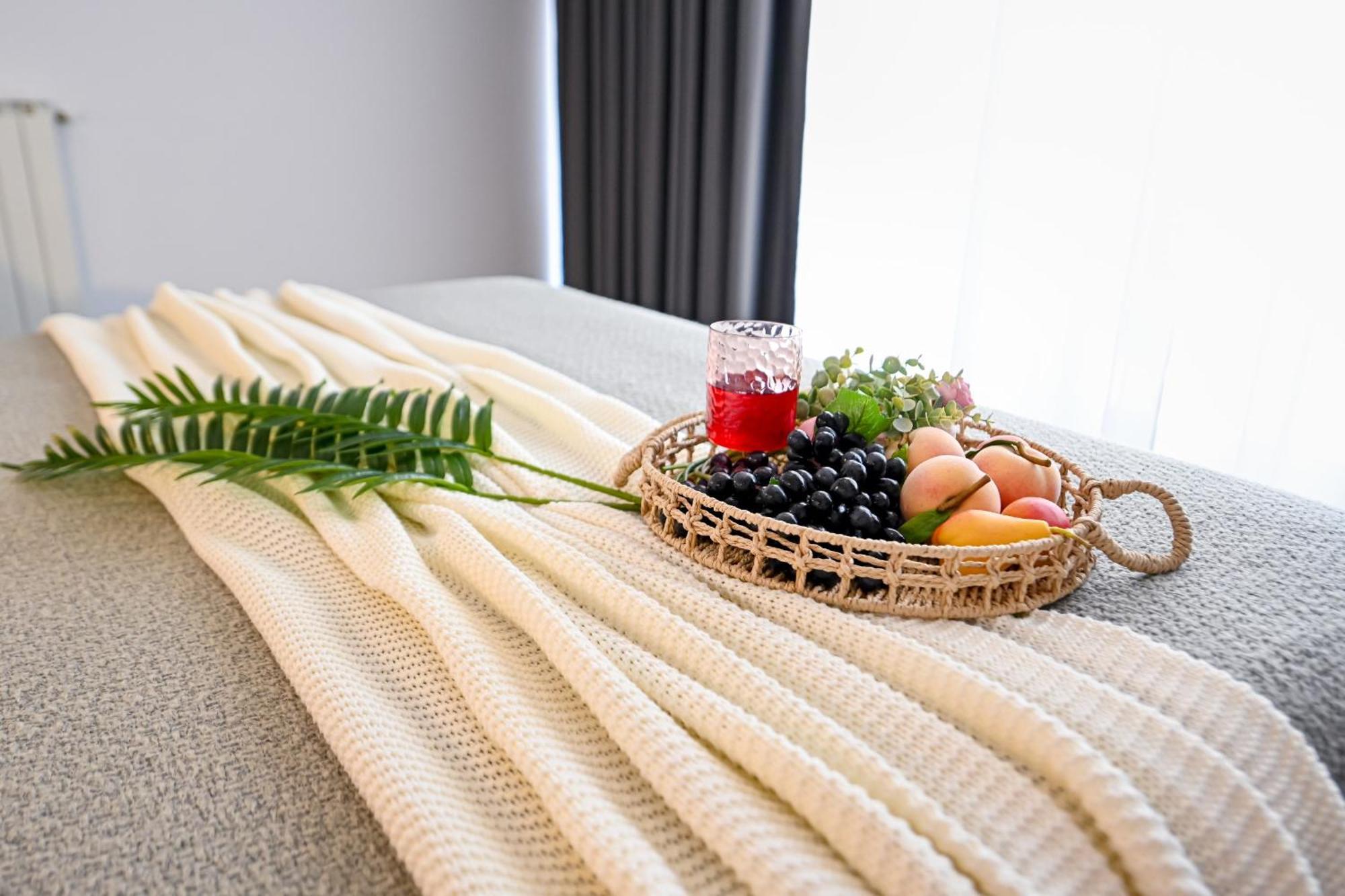 Urban Elegance - Stylish Central Accommodation Бухарест Номер фото