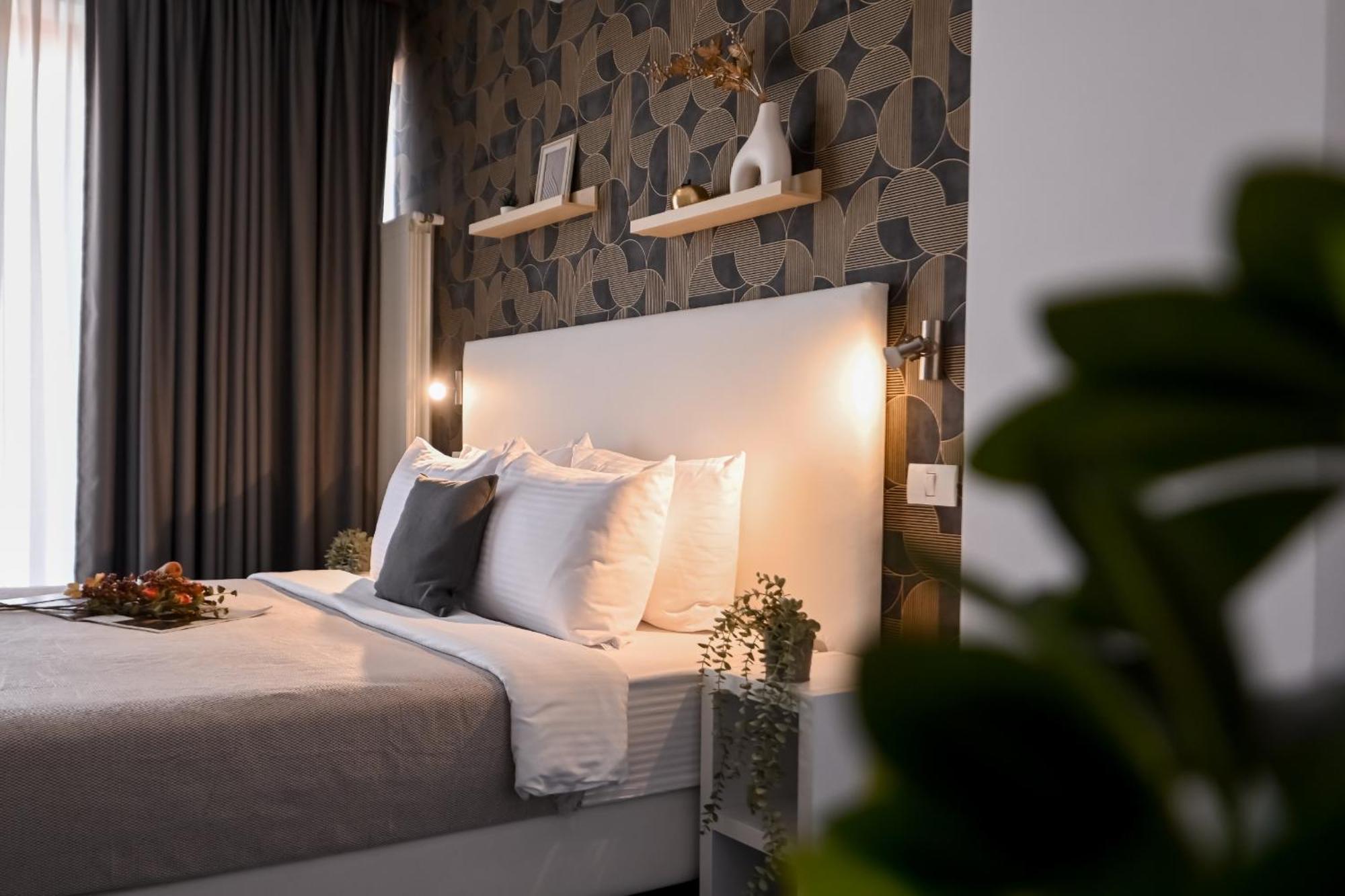 Urban Elegance - Stylish Central Accommodation Бухарест Номер фото